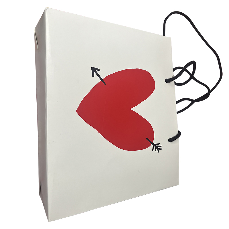 paper gift bag with heart logo03